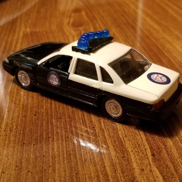 Florida Highway Patrol Road Champs die cast police car 1:43 scale - Picture 7 of 10